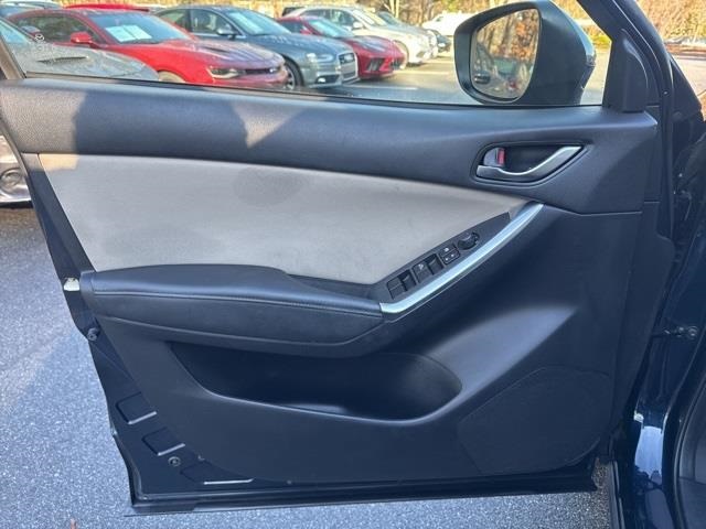 Vehicle image 16 of 44