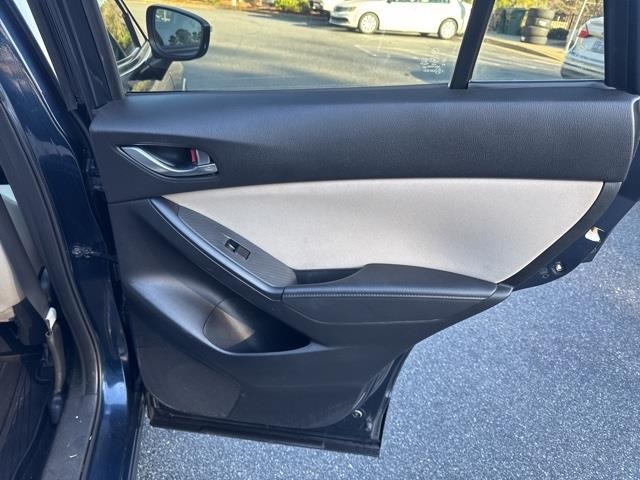 Vehicle image 23 of 44