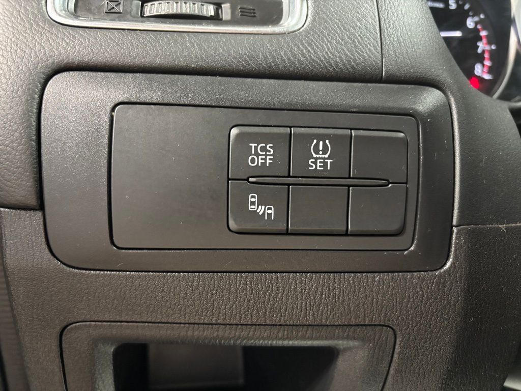 Vehicle image 27 of 31