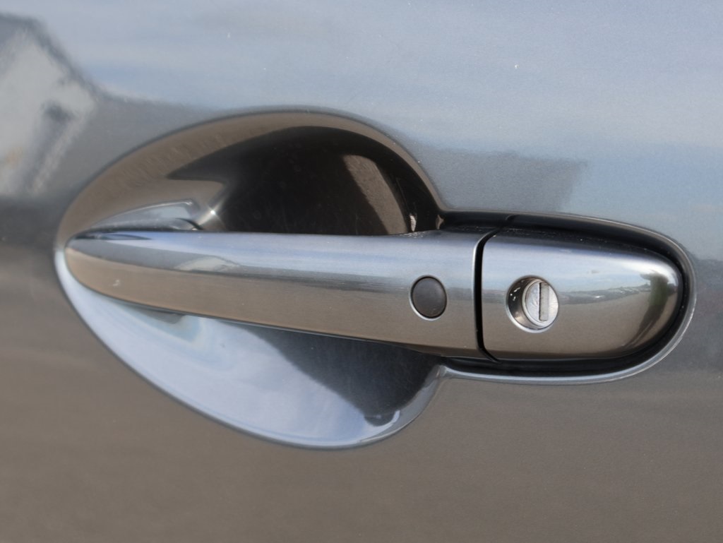 Vehicle image 33 of 41