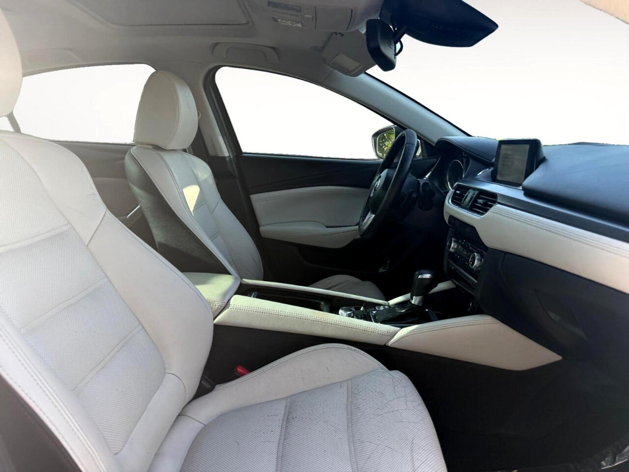 2016 Mazda Mazda6 i Grand Touring Image 17 of 26