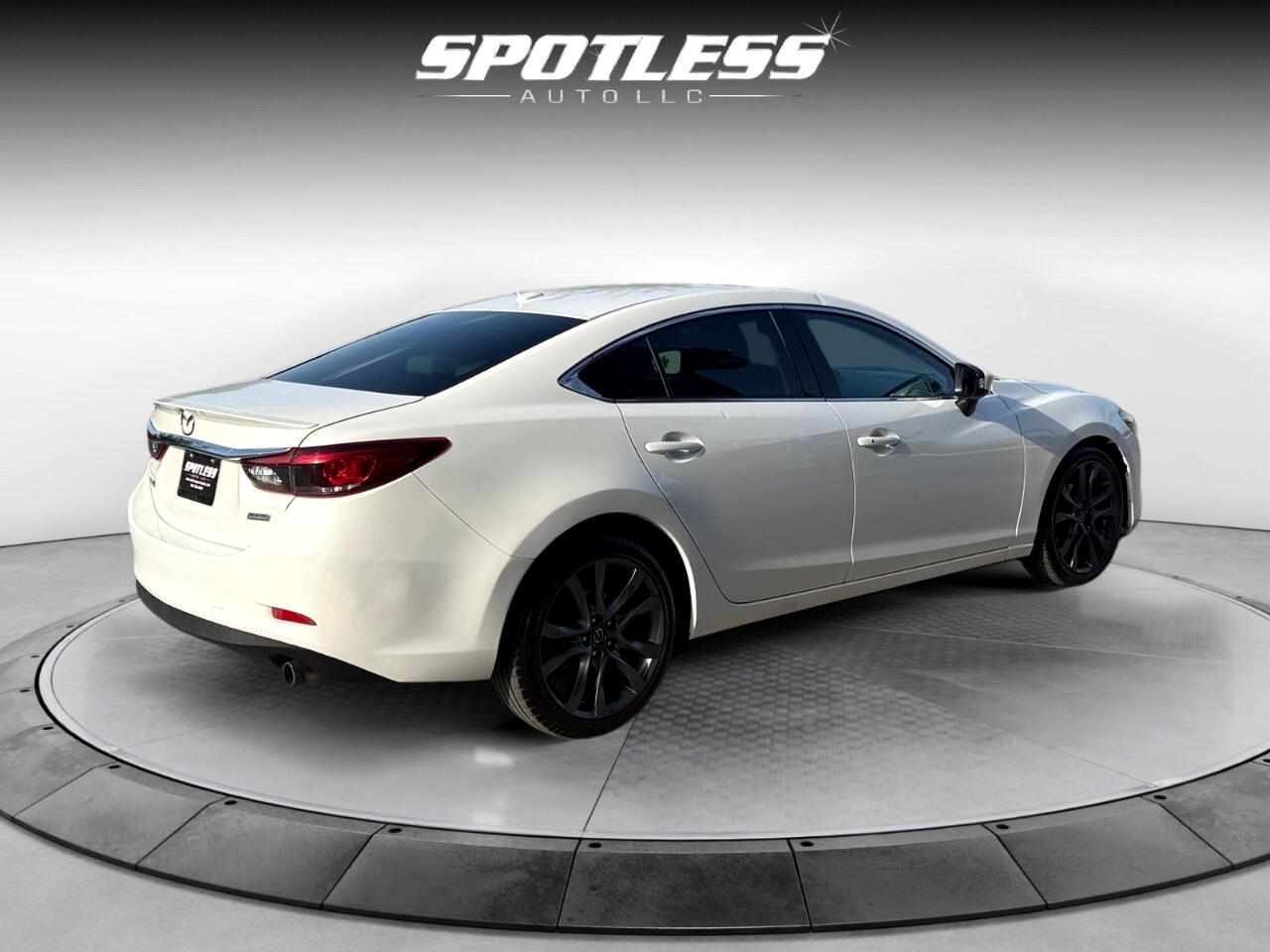 2016 Mazda Mazda6 i Grand Touring Image 7 of 26