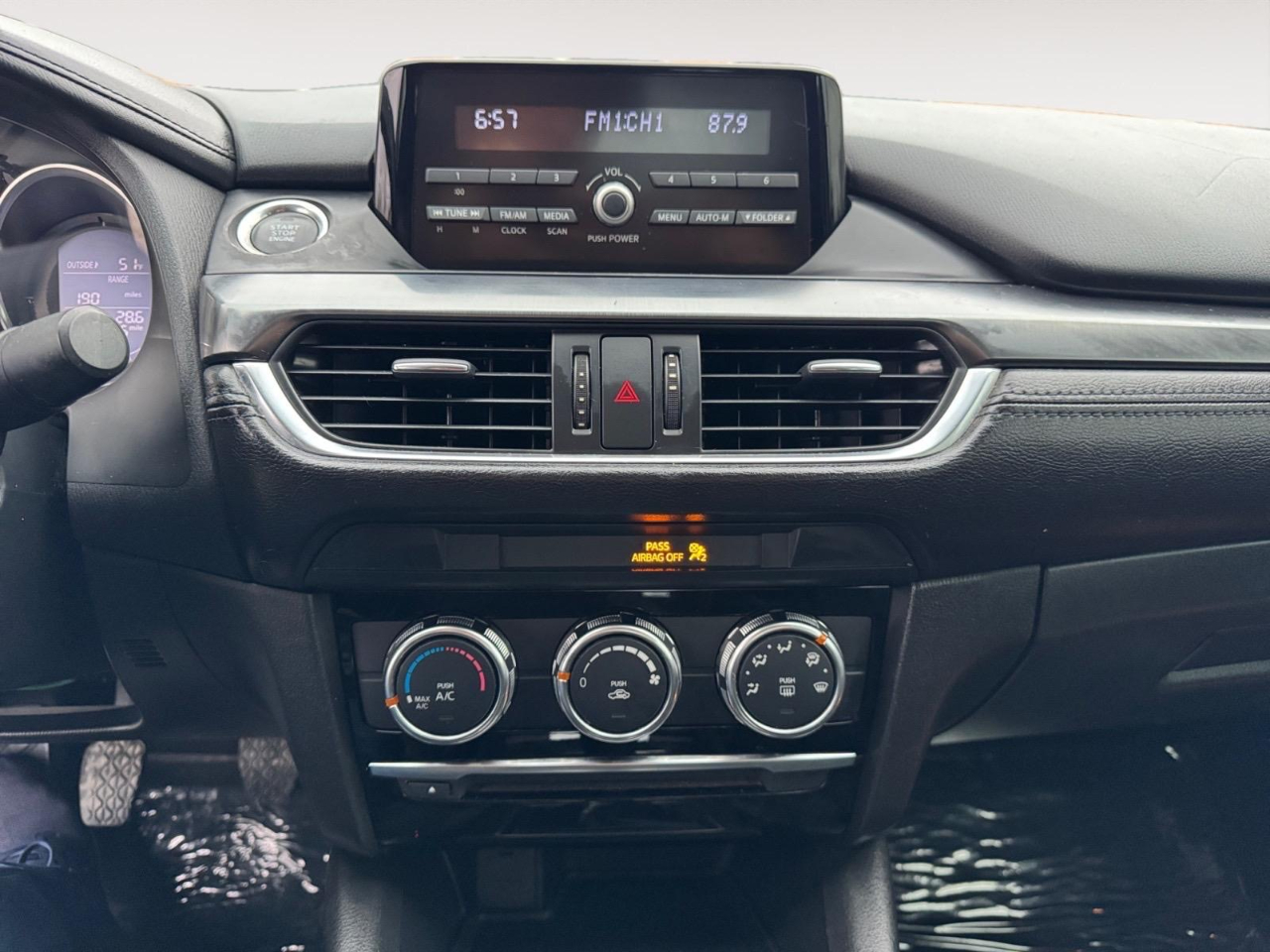 Vehicle image 21 of 26
