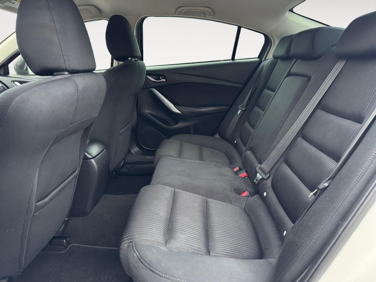 Vehicle image 24 of 26
