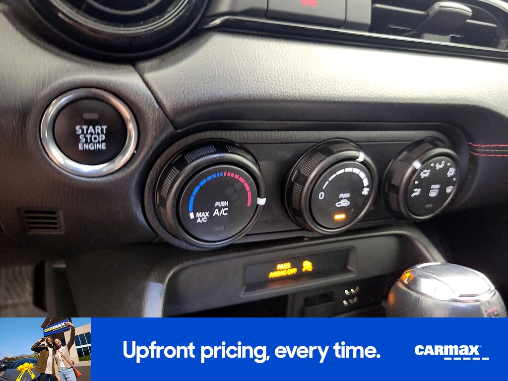 2016 Mazda MX-5 Miata Club Image 24 of 26