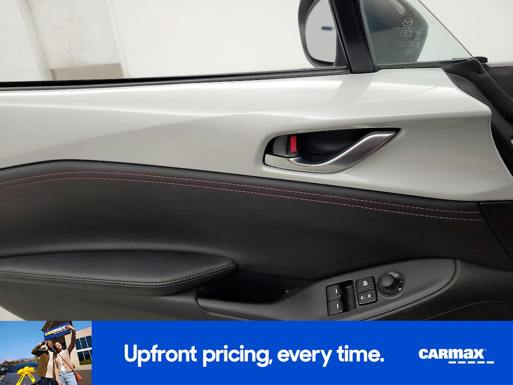 2016 Mazda MX-5 Miata Club Image 23 of 26