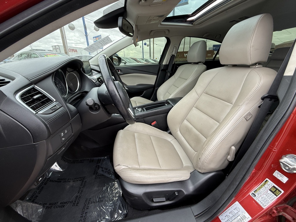 Vehicle image 13 of 30