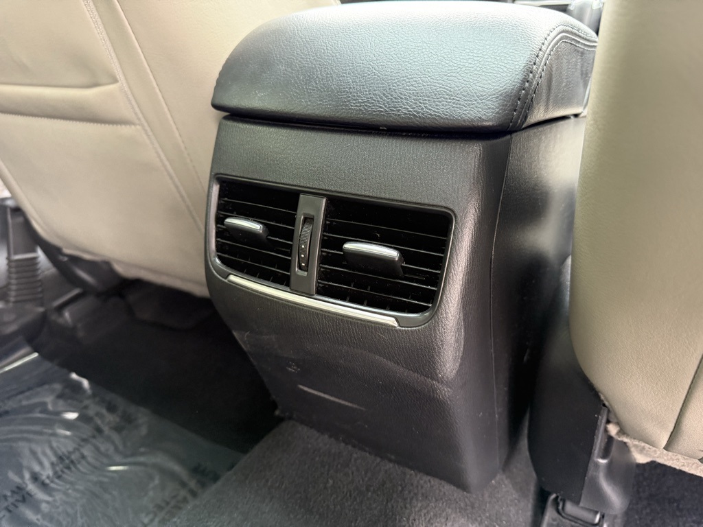 Vehicle image 26 of 30