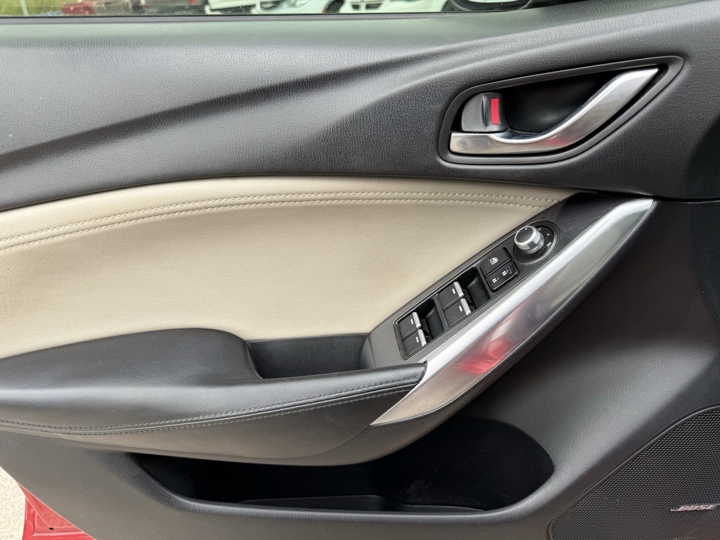 Vehicle image 12 of 30