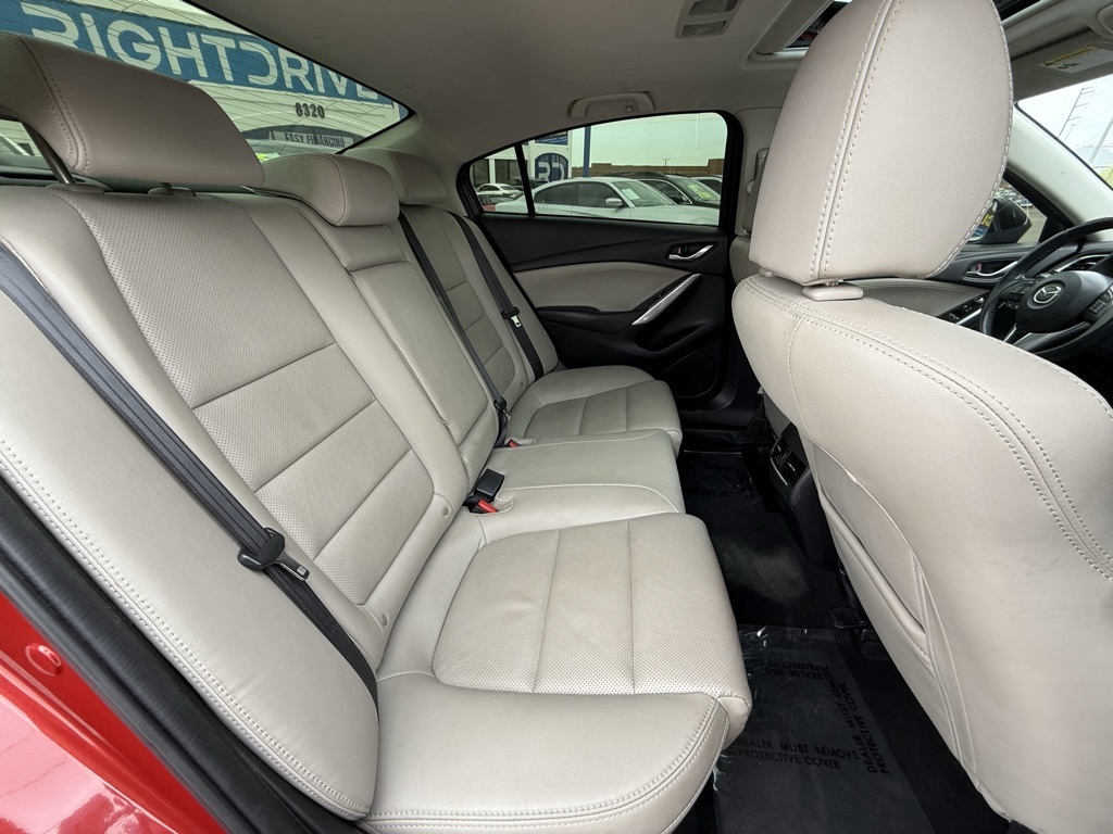 Vehicle image 25 of 30