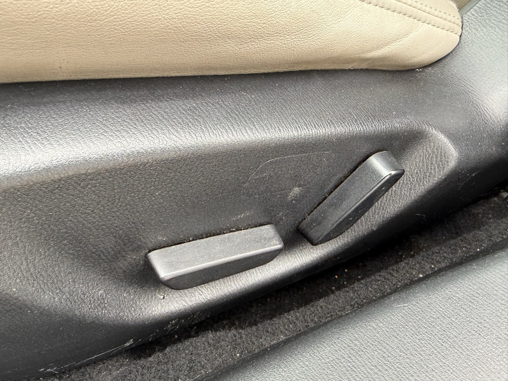 Vehicle image 20 of 30