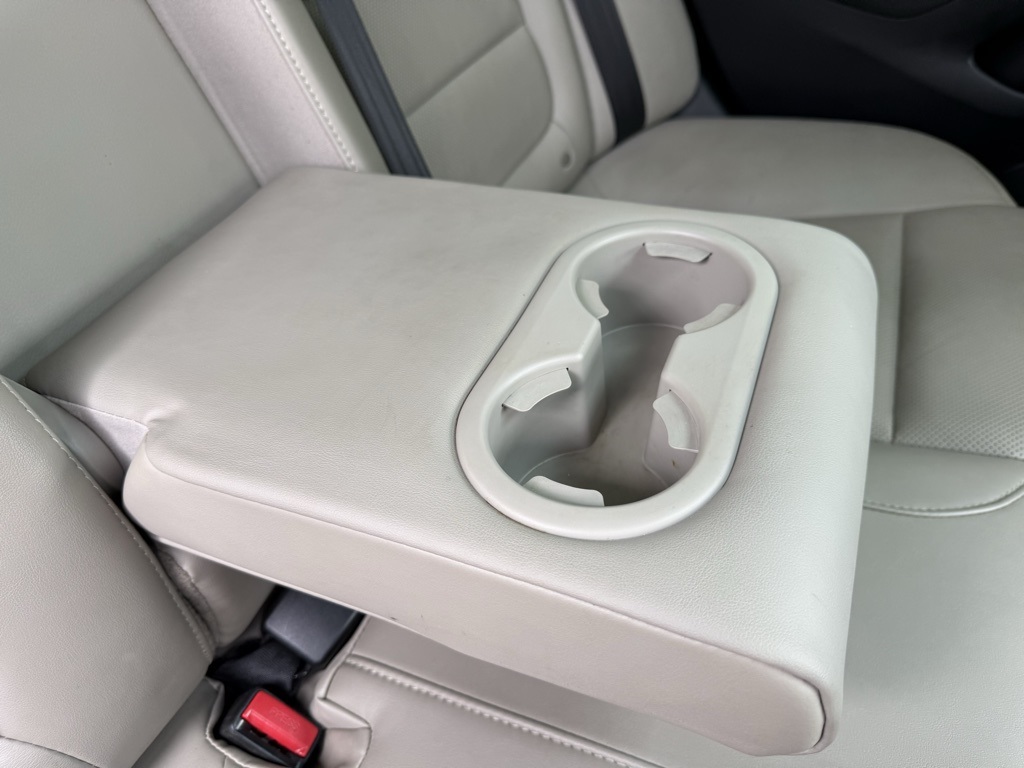 Vehicle image 27 of 30