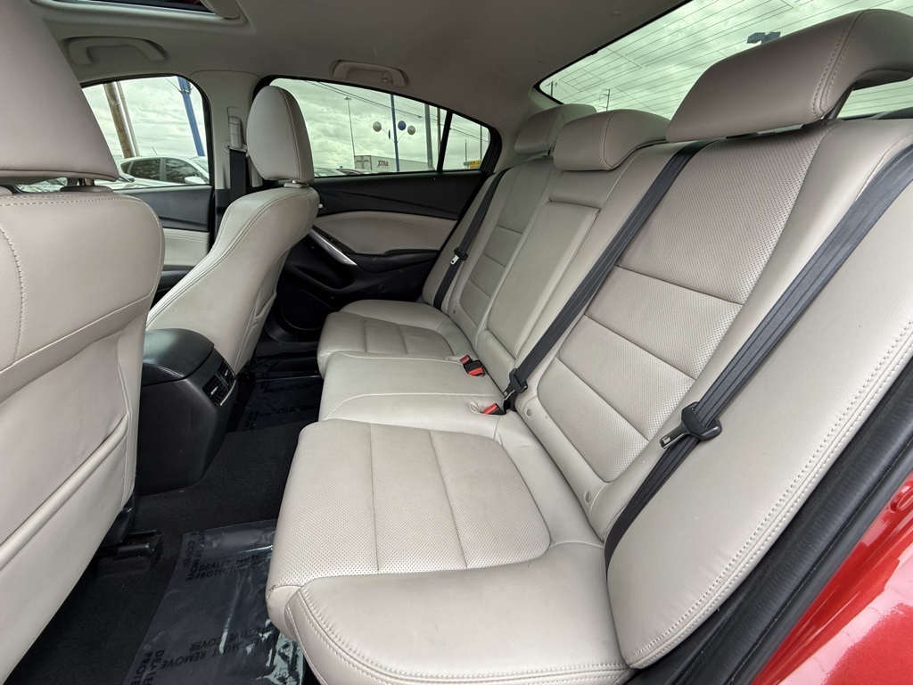 Vehicle image 24 of 30