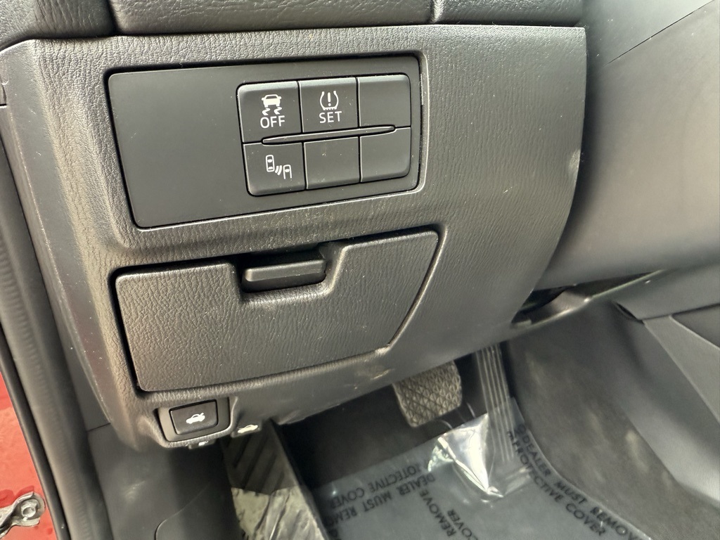 Vehicle image 19 of 30