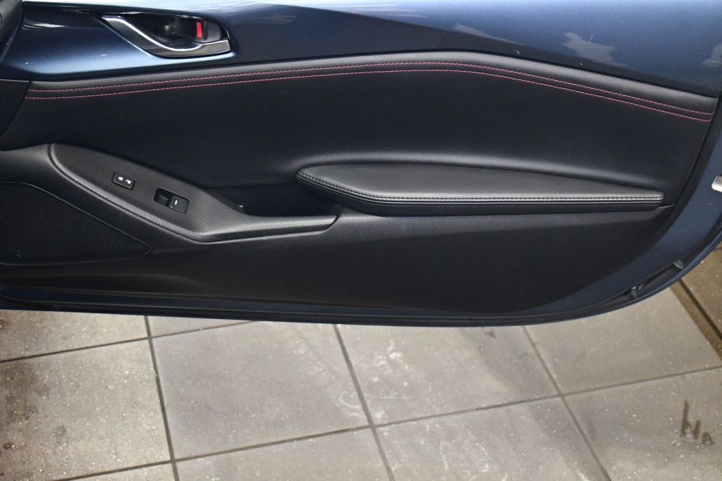 2016 Mazda MX-5 Miata Grand Touring Image 16 of 25
