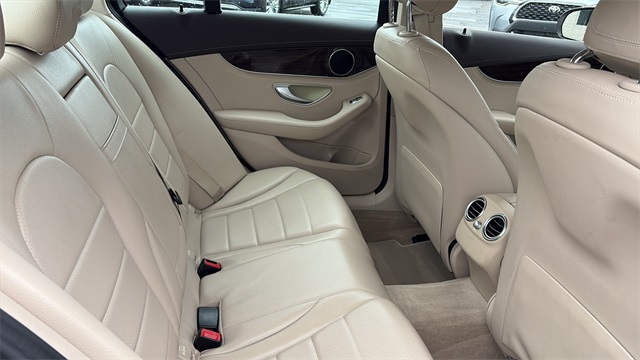 Vehicle image 26 of 31