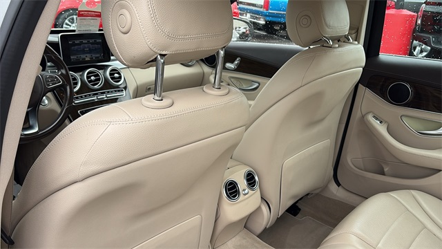 Vehicle image 22 of 31
