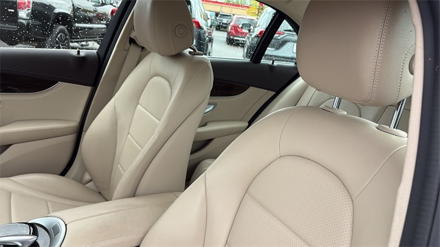 Vehicle image 19 of 31