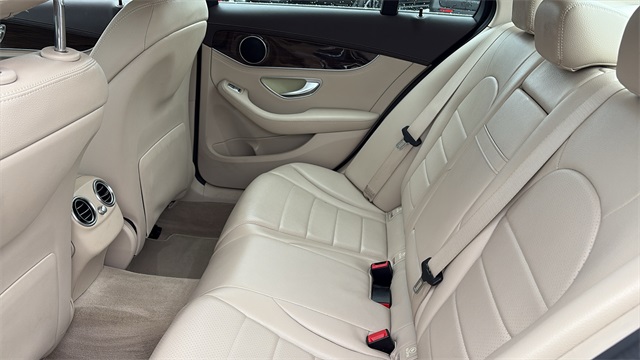 Vehicle image 23 of 31
