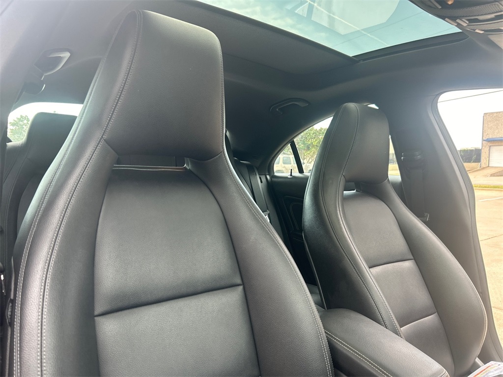 Vehicle image 32 of 37