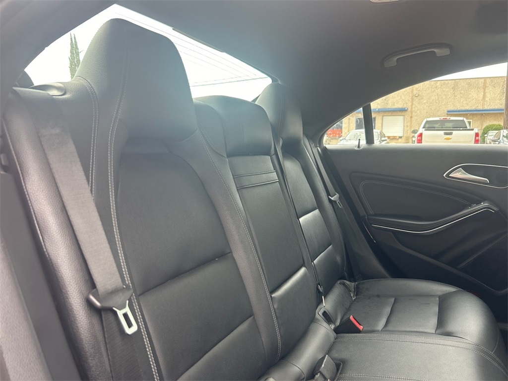 Vehicle image 31 of 37