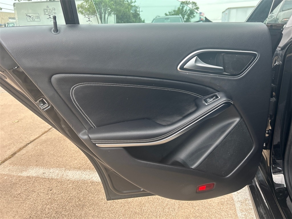 Vehicle image 35 of 37