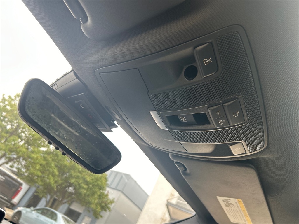 Vehicle image 23 of 37
