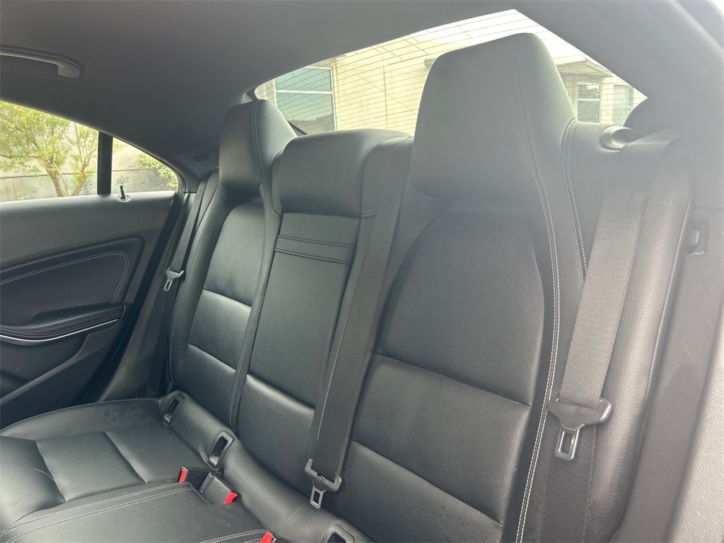 Vehicle image 27 of 37