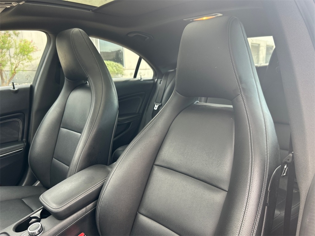Vehicle image 24 of 37