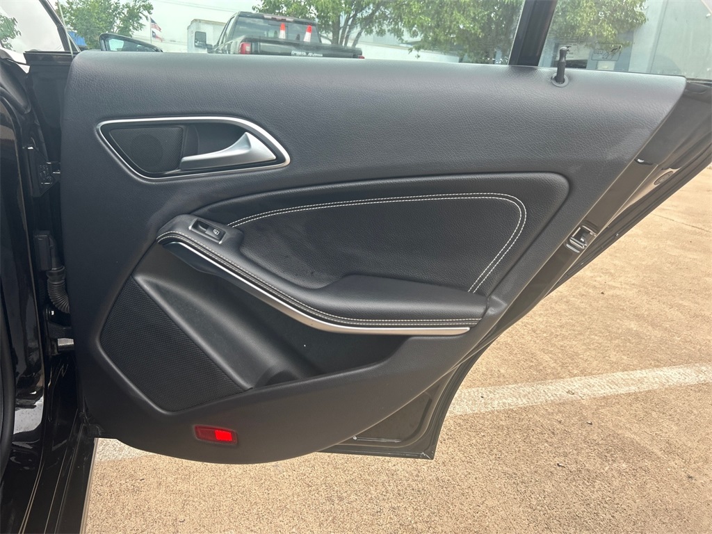 Vehicle image 34 of 37