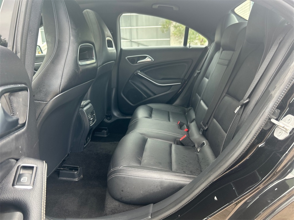 Vehicle image 25 of 37