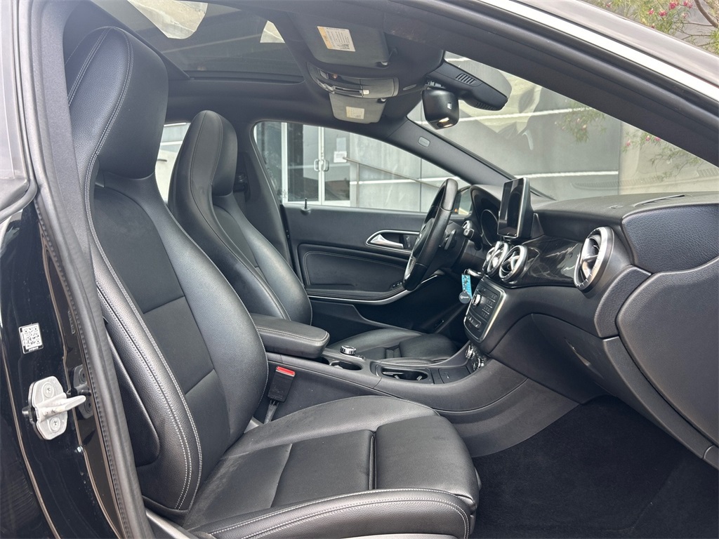 Vehicle image 11 of 37