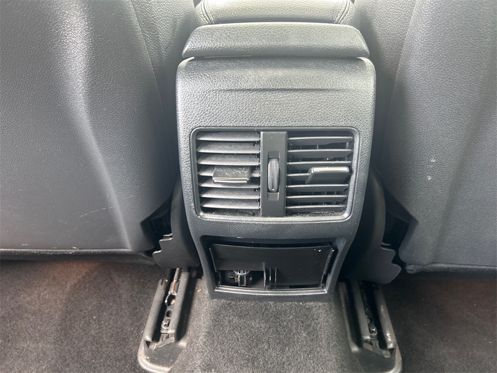 Vehicle image 28 of 37