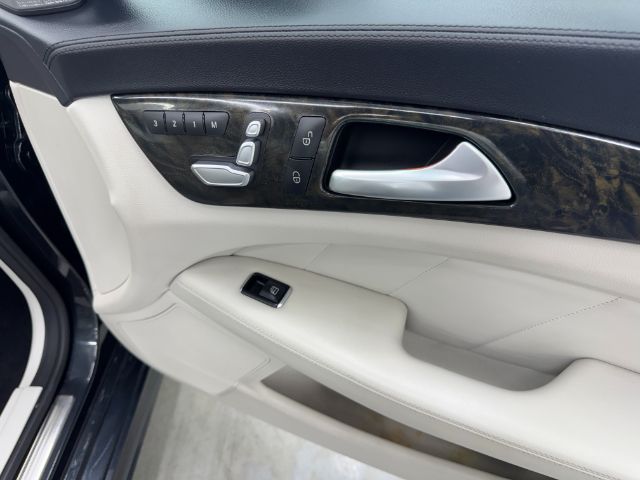 Vehicle image 52 of 56