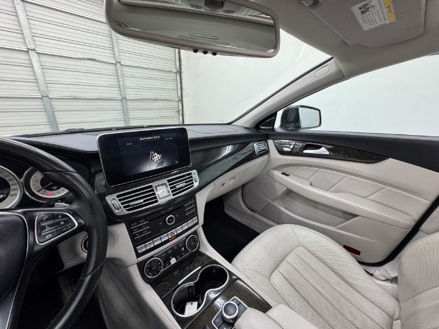 Vehicle image 33 of 56
