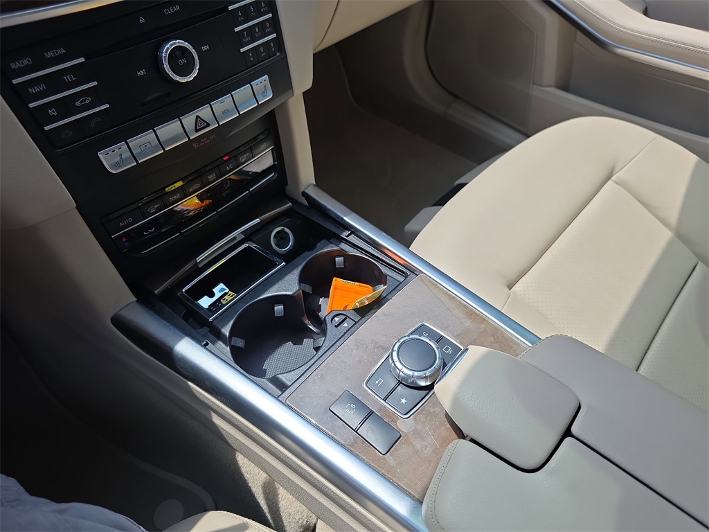 Vehicle image 27 of 40