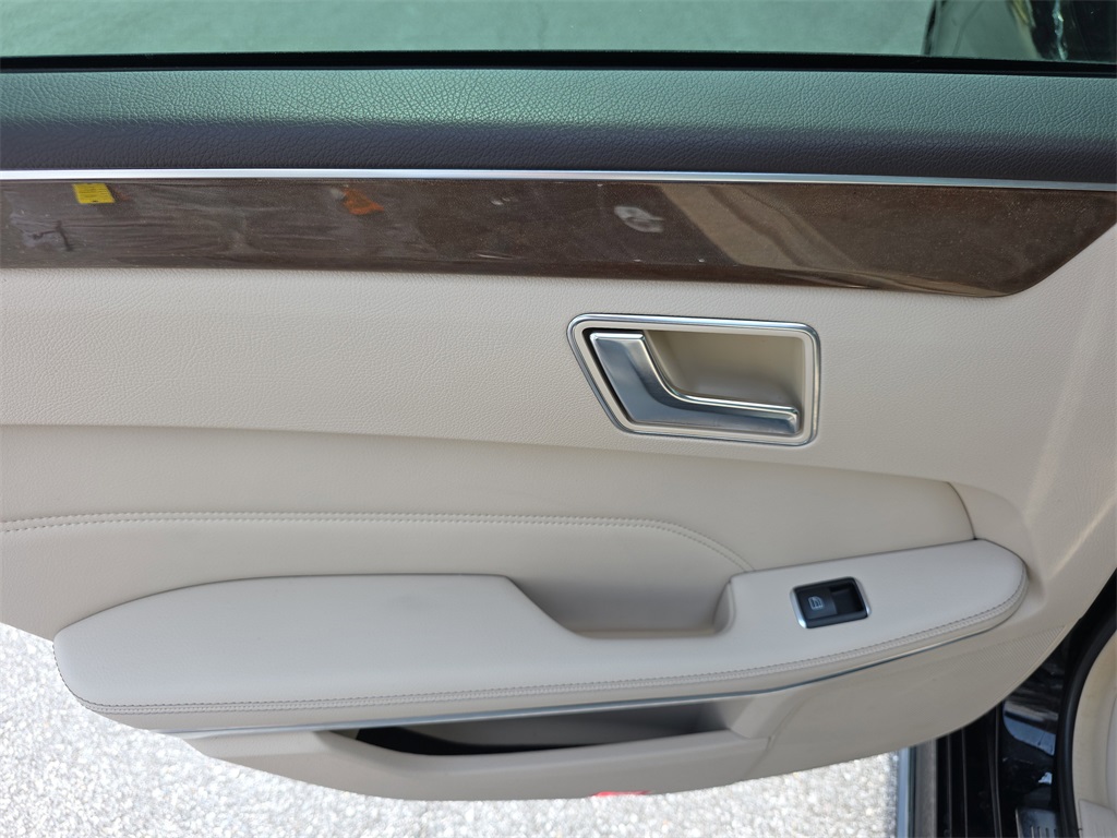 Vehicle image 29 of 40