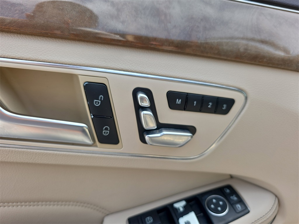 Vehicle image 11 of 40