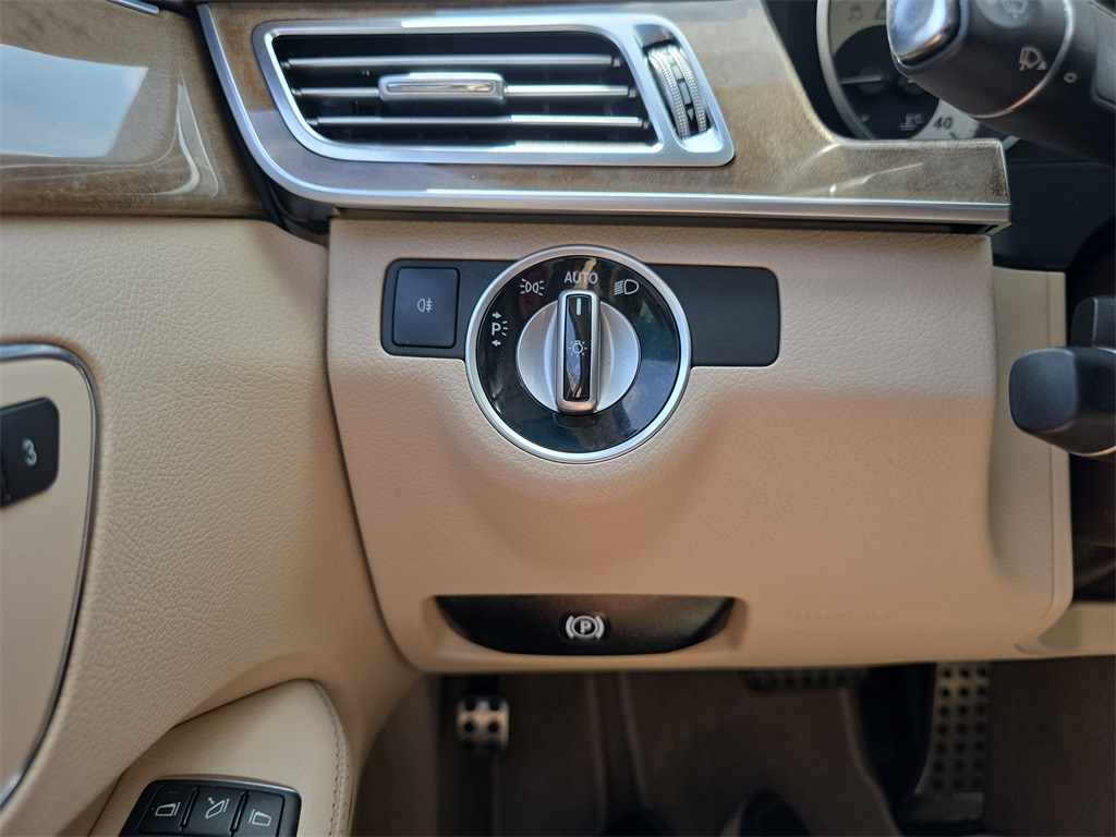 Vehicle image 19 of 40