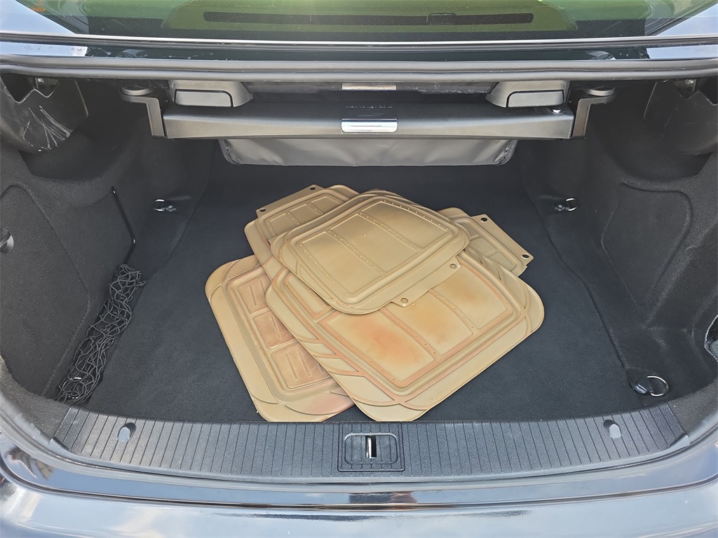 Vehicle image 32 of 40