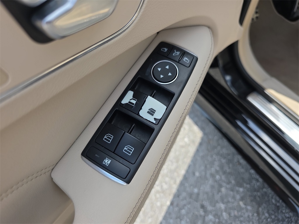 Vehicle image 12 of 40