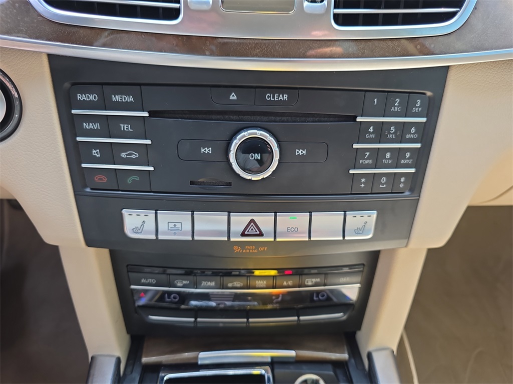 Vehicle image 26 of 40