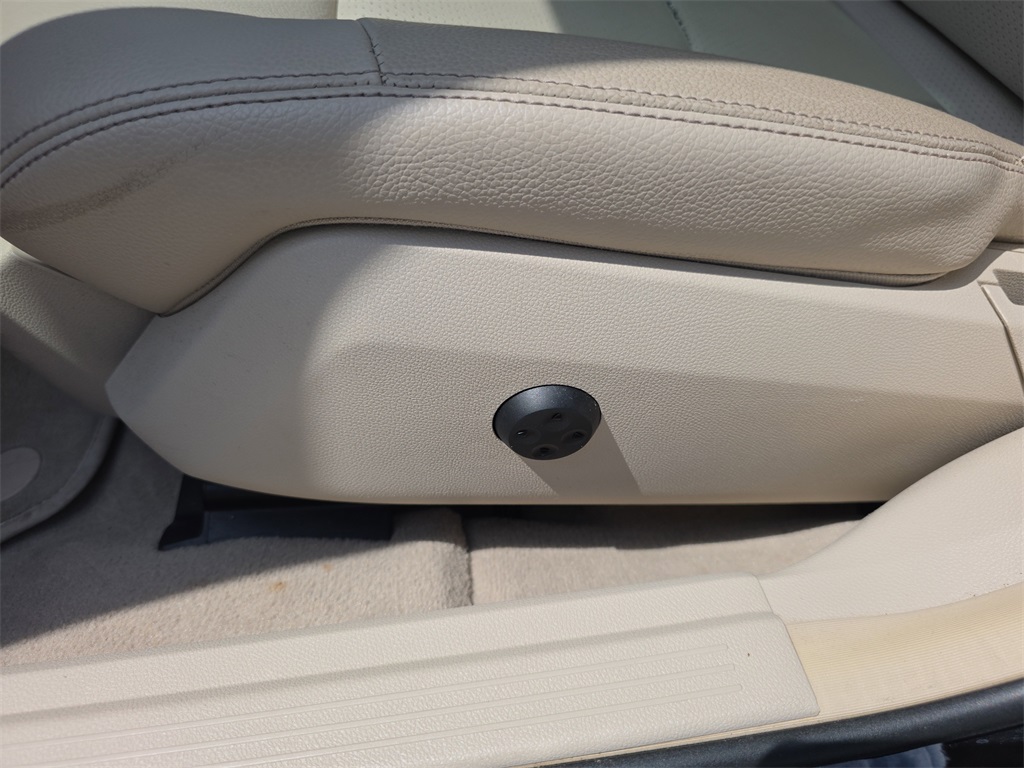Vehicle image 15 of 40