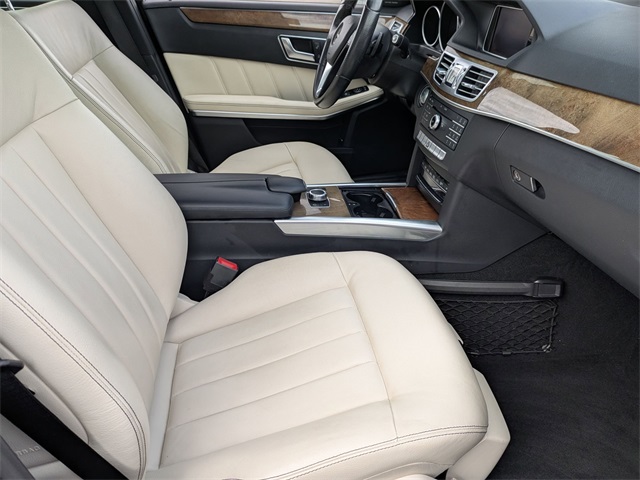 Vehicle image 37 of 40