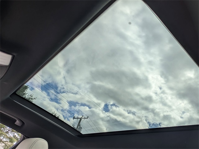 Vehicle image 28 of 40