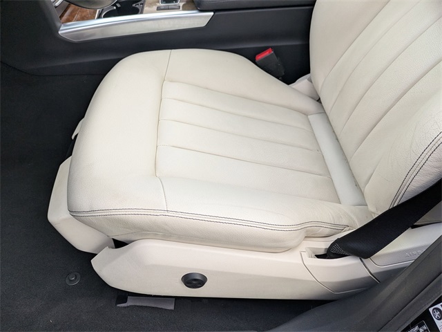 Vehicle image 15 of 40