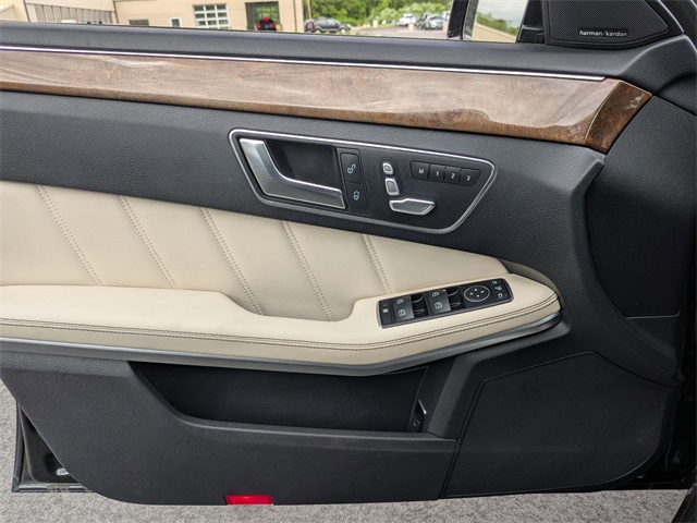 Vehicle image 10 of 40