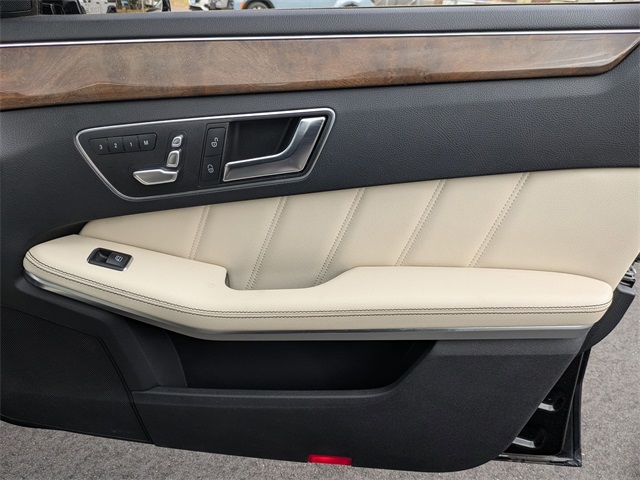 Vehicle image 36 of 40