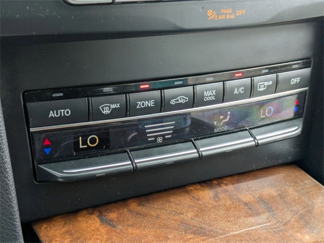 Vehicle image 25 of 40