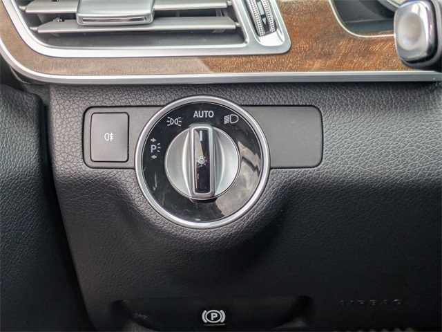 Vehicle image 18 of 40